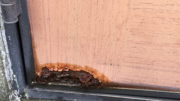 補修例　玄関スチールドア