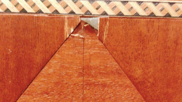 補修例　レストラン　家具