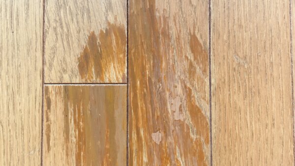 補修例　フローリング（同業者の補修跡）