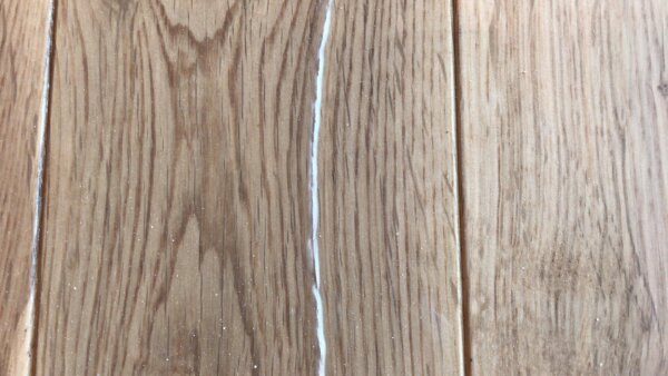 補修例　フローリングクラック1500箇所！